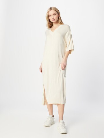 Robes en maille KnowledgeCotton Apparel en beige : devant