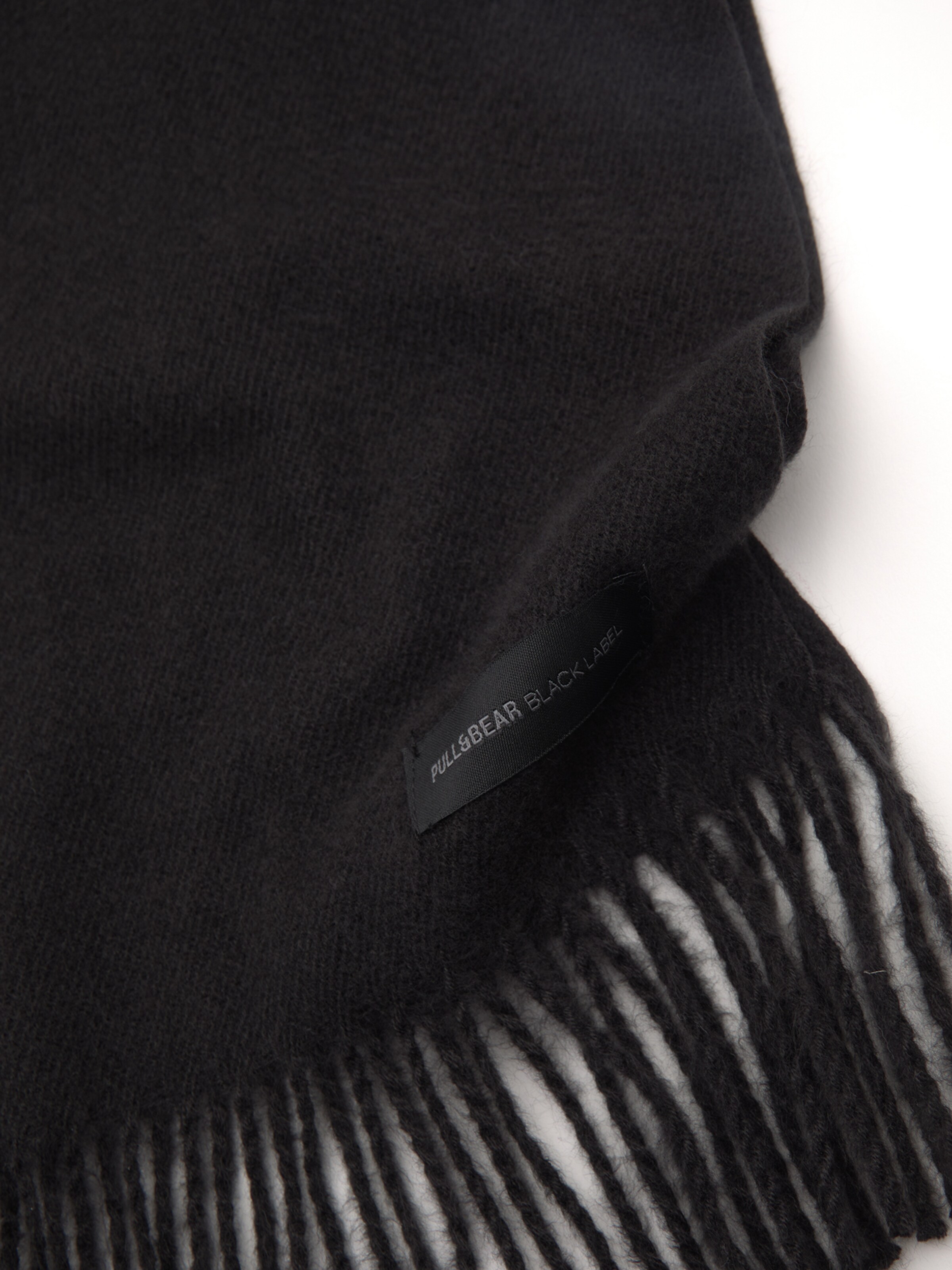 Pull&Bear Kaulaliina värissä musta