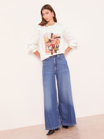 Lipsy Sweatshirt in White