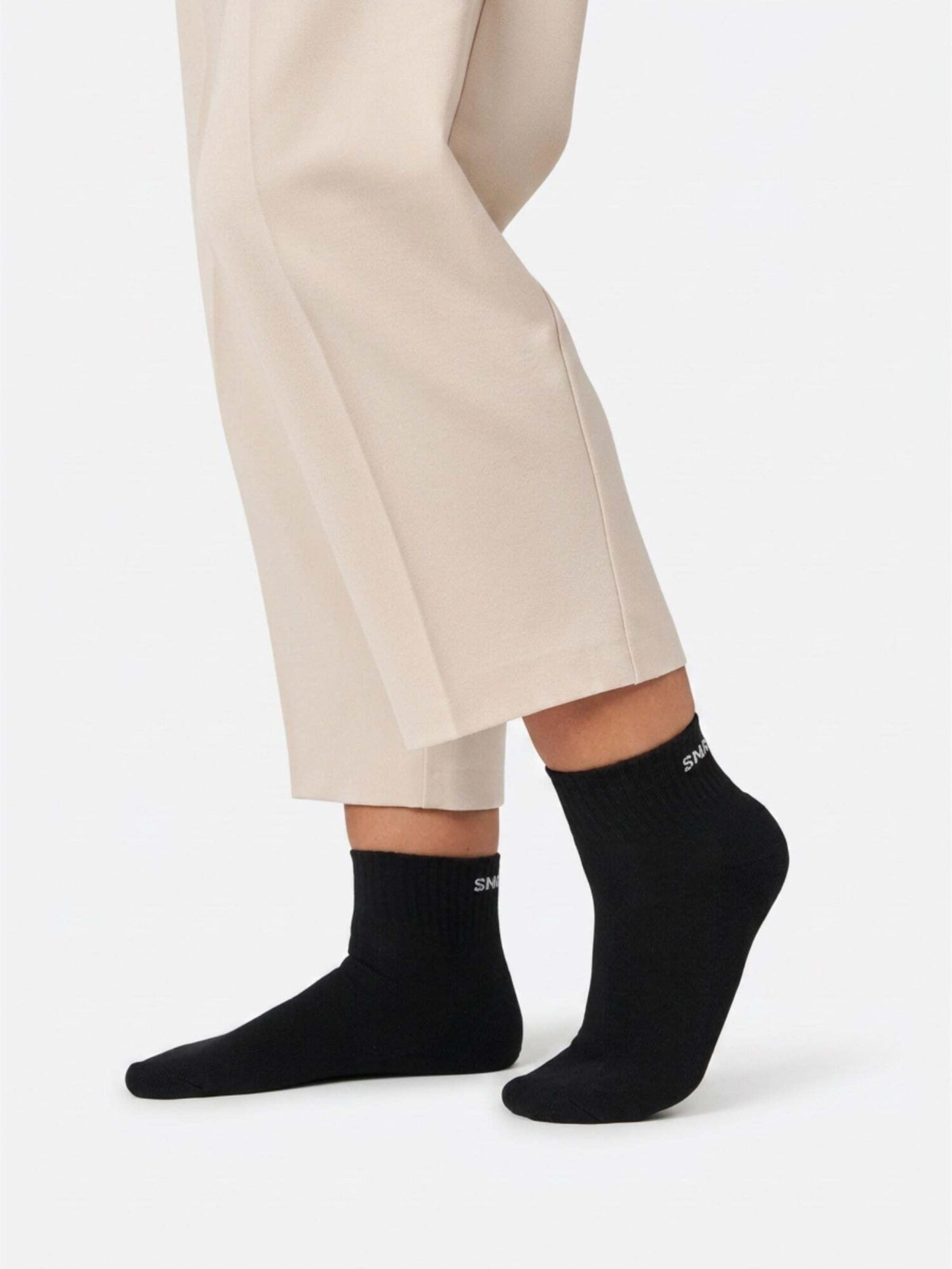 SNOCKS Ankle Socks in Black: front