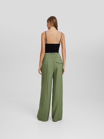 Bershka Wide Leg Hose in Grün