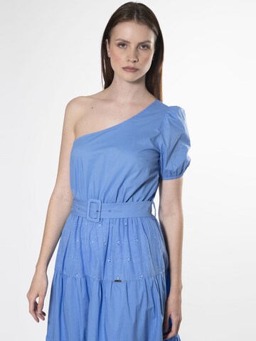 Abito da cocktail di Influencer in blu