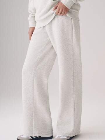 The Set Regular Trousers in Grey