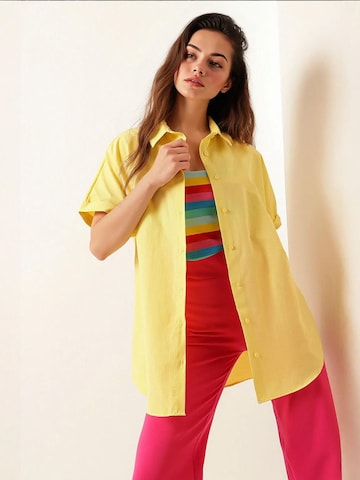 Bigdart Blouse in Yellow: front