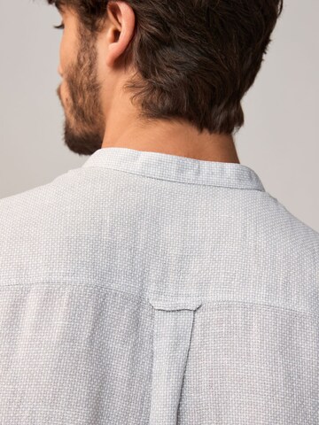 Next - Ajuste regular Camisa en gris