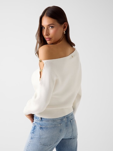 GUESS Sweater in White