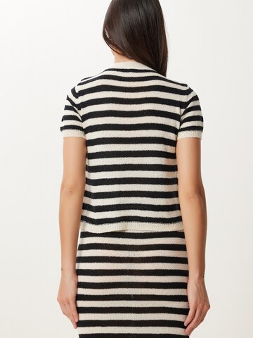 Costume Happiness İstanbul en noir