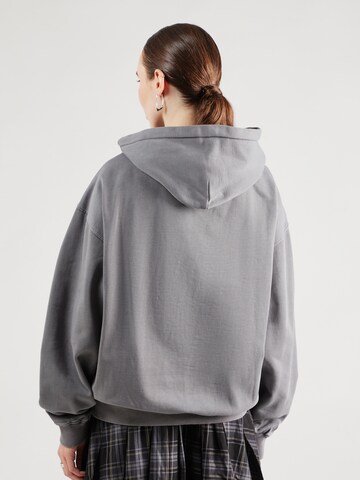 PegadorSweater majica 'CLARITA' - siva boja