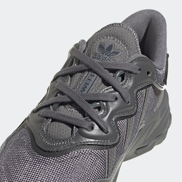 Baskets basses 'Ozweego' ADIDAS ORIGINALS en gris