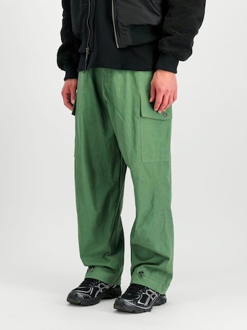 ALPHA INDUSTRIES Baggy Cargo Pants in Green
