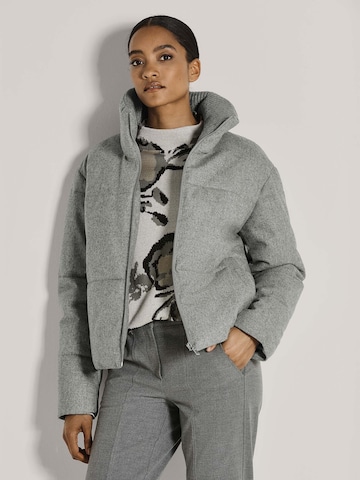 MADELEINE Winterjacke in Grau: Vorderseite