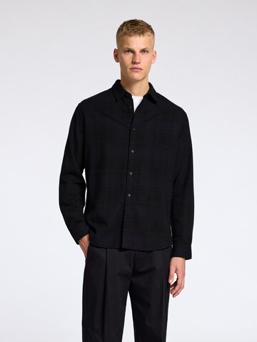 SELECTED HOMME Regular fit Button Up Shirt 'Owen' in Black: front