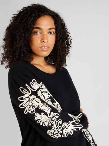 Object Curve Sweater 'JOANA' in Black