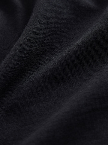 Tricou de la Next pe negru