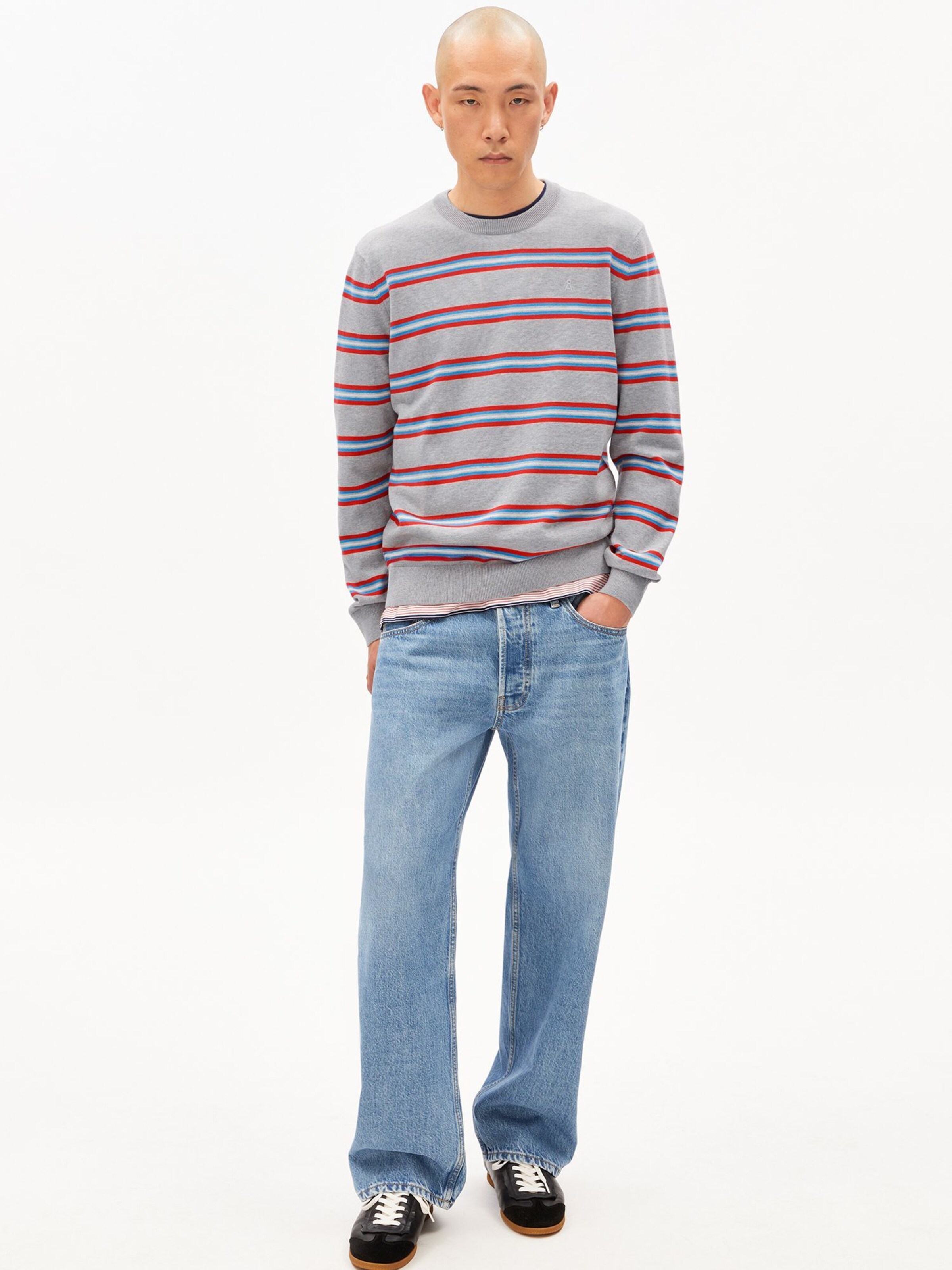 ARMEDANGELS LOUKAA FINE STRIPE in Grau: Vorderseite