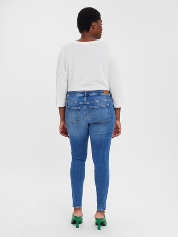 Coupe slim Jean 'LUX' Vero Moda Curve en bleu