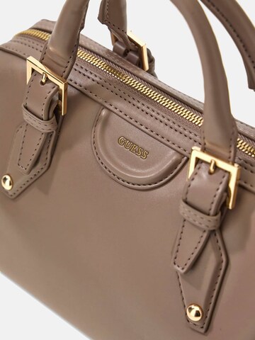 GUESS Handtasche 'Nina' in Braun
