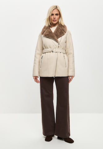 Manteau d’hiver CESARE GASPARI en blanc