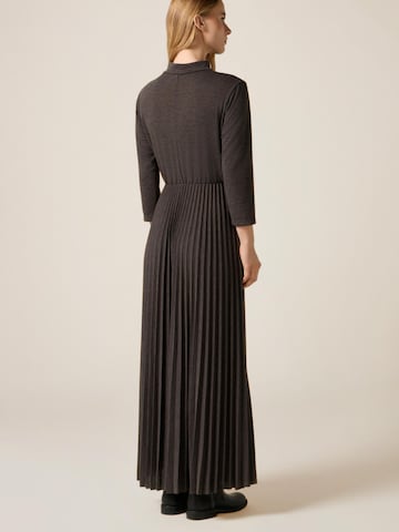 oltre - Vestido en gris
