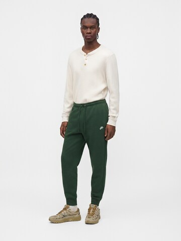 Nike Sportswear Tapered Nadrág 'CLUB' - zöld