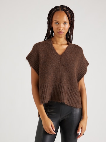 TOPSHOP Sweater in Brown: front