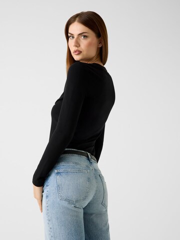 GUESS - Camiseta en negro