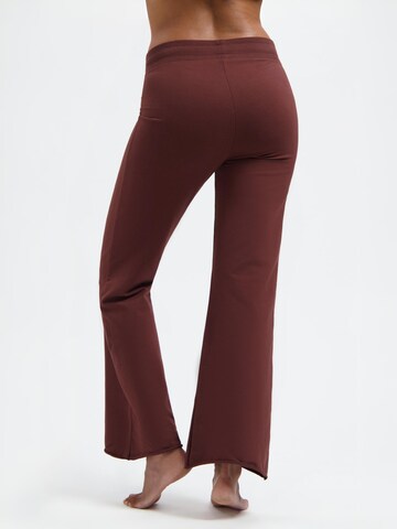 Urban Goddess Yoga & Activewear Flared Workout Pants 'Elun' in Brown