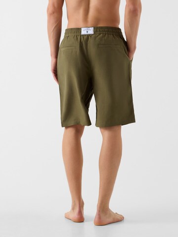 GUESS Loosefit Shorts in Grün