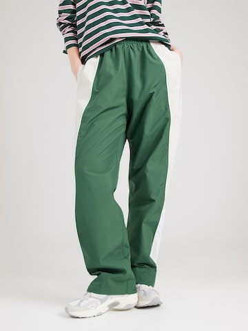 Nike Sportswear - Perna larga Calças em verde: frente