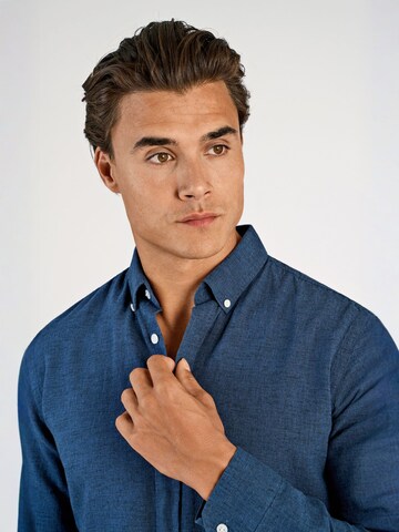 Coupe regular Chemise Lindbergh en bleu