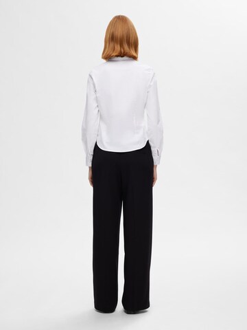 Chemisier 'AMIRA' SELECTED FEMME en blanc