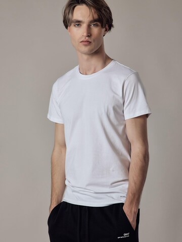 Maglietta 'T-Shirt Girocollo Elasticizzata' di OWN Off With Nature in bianco: frontale