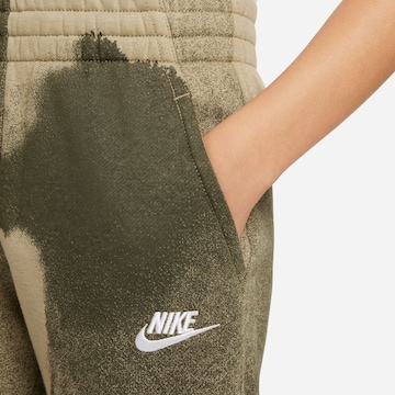 Nike Sportswear Regular Pants in Green