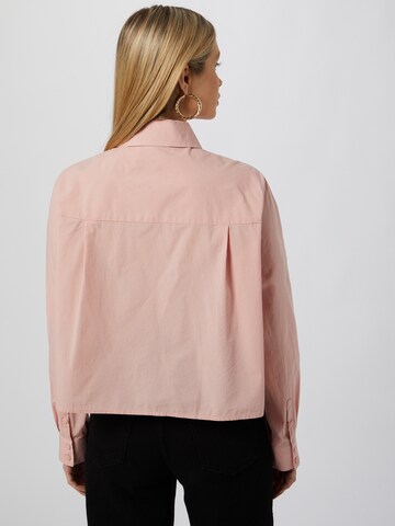 WEEKDAY - Blusa 'Gwen' em rosa