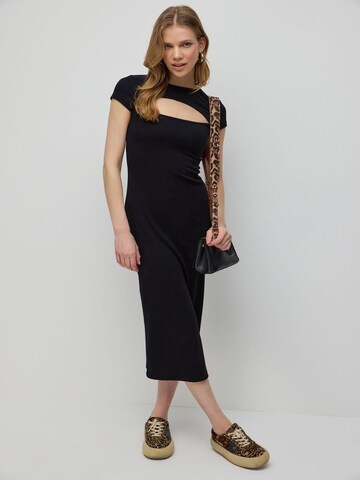 No Matter What Kleid in Schwarz: Vorderseite