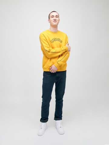ABOUT YOU x StayKid Sweatshirt 'MARTINSHOF' in Gelb: predná strana