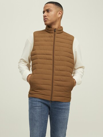 JACK & JONES Vest in Brown: front