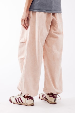 BDG Urban Outfitters Loosefit Jeans in Pink