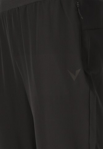 Virtus Tapered Sweathose 'Mack V2' in Schwarz