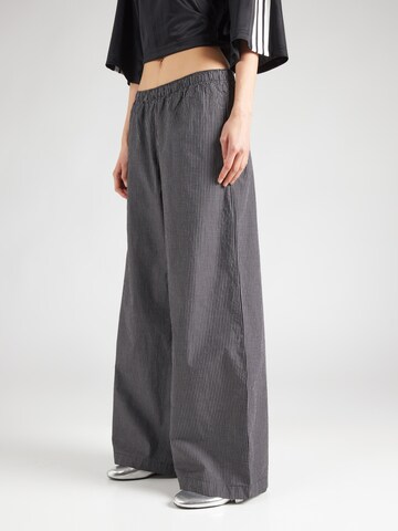 WEEKDAY Wide leg Byxa 'Tahnee' i svart: framsida