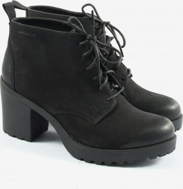 VAGABOND SHOEMAKERS Dress Boots in 39 in Black: front