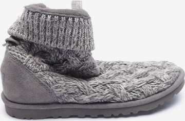 UGG Dress Boots in 37 in Grey: front