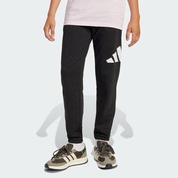 ADIDAS SPORTSWEAR Tapered Sportbroek 'Essentials' in Zwart: voorkant