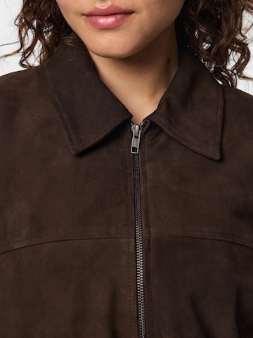 Giacca di mezza stagione di PIECES in marrone