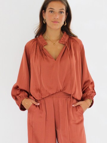 Honnête Atelier Blouse 'Jude' in Rood: voorkant