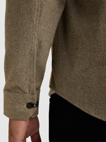 VANGUARD - Ajuste regular Camisa 'Shirt with button closure and jacquard pattern' en beige