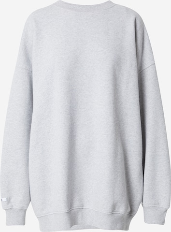 10k - Sweatshirt em cinzento: frente