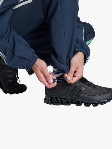 ADIDAS Regular Joggers in Blau