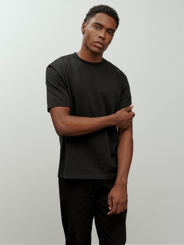DAN FOX APPAREL Футболка 'Essentials Mid Weight' в Черный: спереди