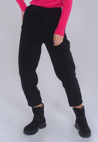 FRESHLIONS Tapered Pleat-front trousers 'Selma' in Black